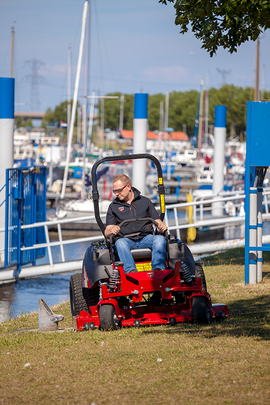 Газонокосилка с нулевым радиусом разворота Ferris IS2100Z