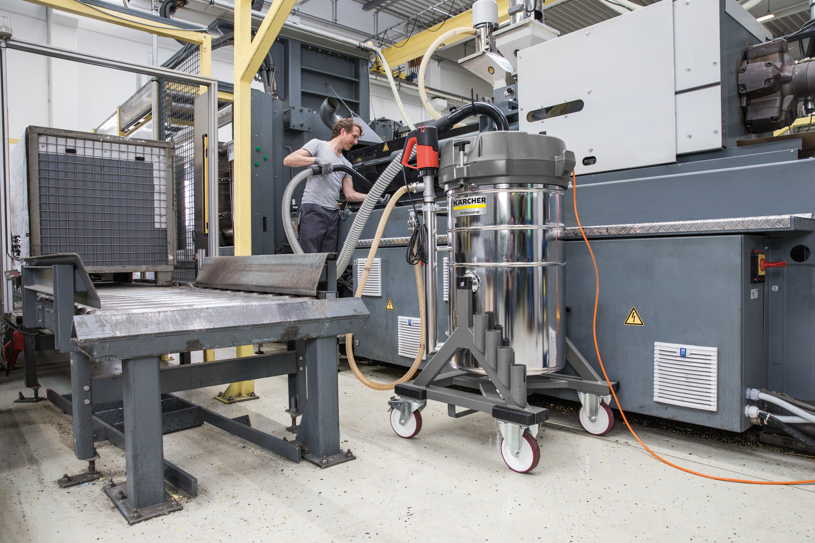 Пылесос для сбора жидкостей и стружки Karcher IVR-L 120/24-2 Tc