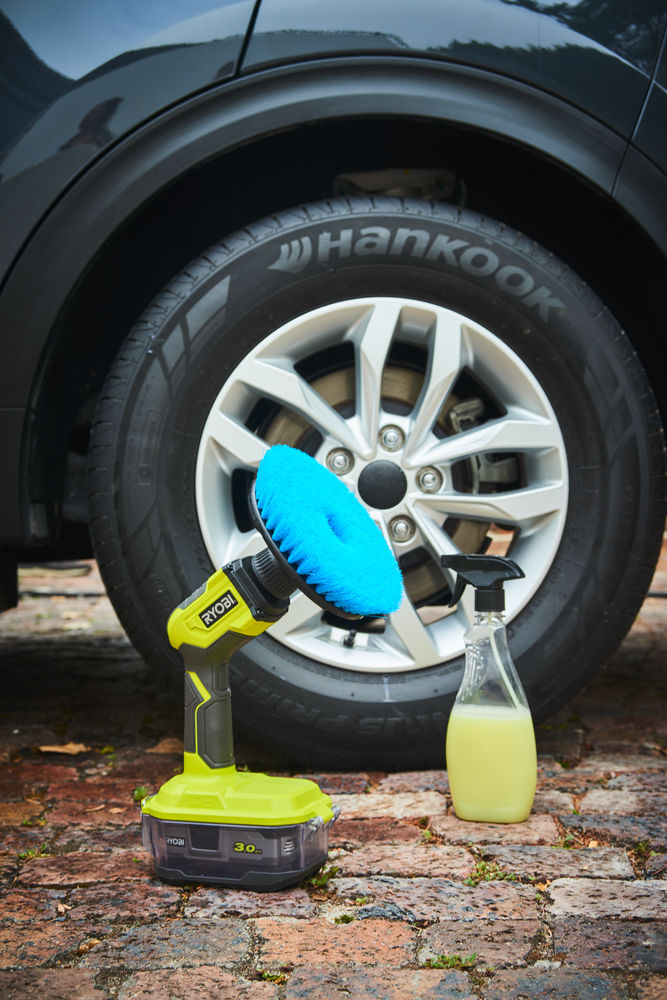 ONE + / Щеточная машина RYOBI R18CPS-0 (без батареи)