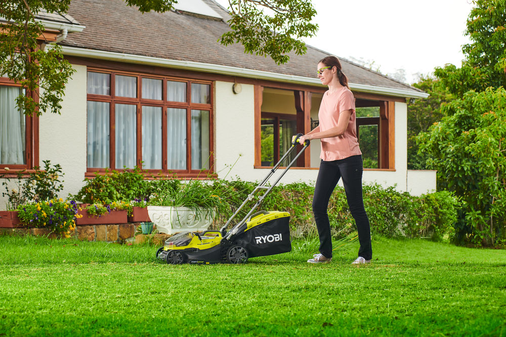 ONE + / Газонокосилка RYOBI RY18LM37A-0 (без батареи)