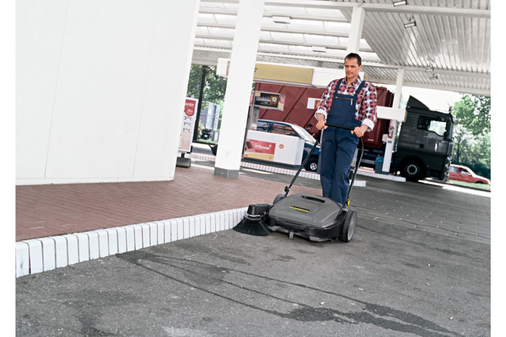 Подметальная машина Karcher KM 70/15 C