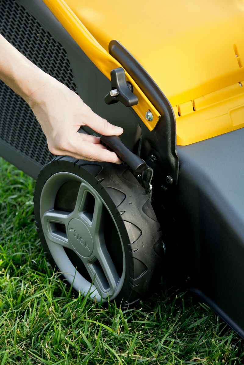 Бензиновая газонокосилка STIGA COLLECTOR 48 S B