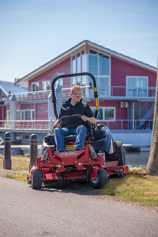 Газонокосилка с нулевым радиусом разворота Ferris IS2100Z