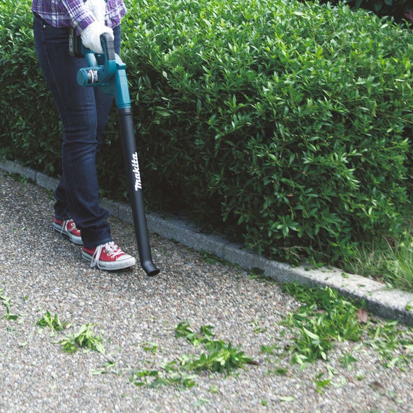 Аккумуляторная воздуходувка MAKITA DUB 183 Z