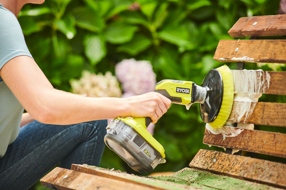 ONE + / Щеточная машина RYOBI R18CPS-0 (без батареи)