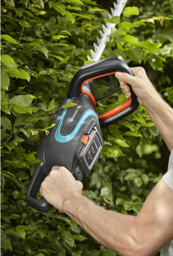 Ножницы аккумуляторные Gardena PowerCut Li-40/60 аккумулятором в комплекте