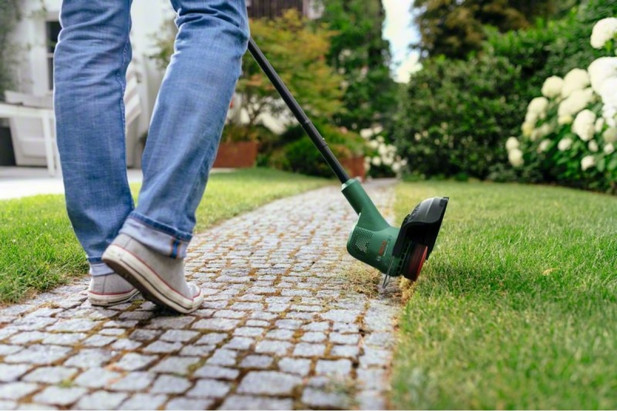 Триммер аккумуляторный Bosch EasyGrassCut 18-230