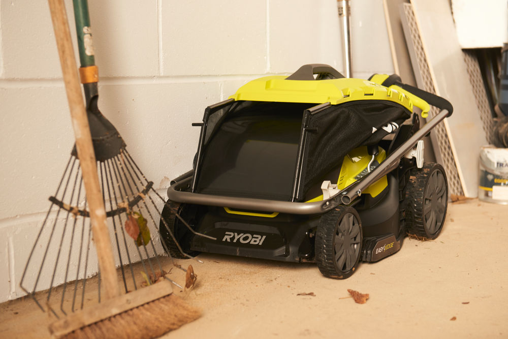 ONE + / Газонокосилка RYOBI RY18LM37A-0 (без батареи)