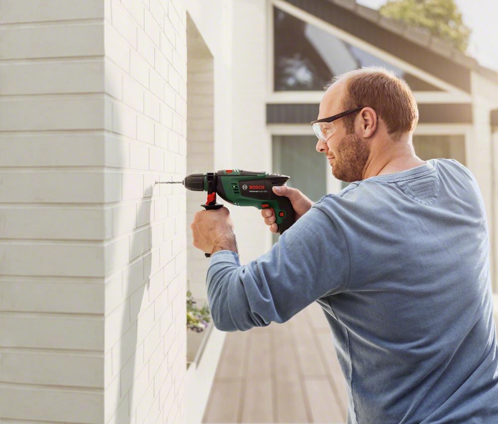 Дрель ударная BOSCH UniversalImpact 800 в чем.