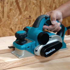 Рубанок электрический MAKITA KP 0810 в кор.